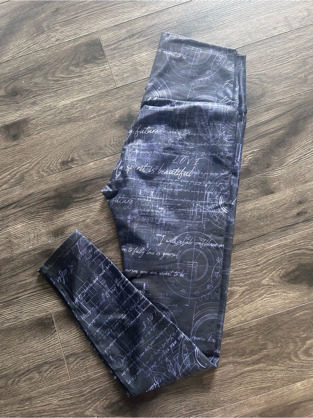 Legging ORAKI noir – motifs écriture & plans 🖤 – Taille M